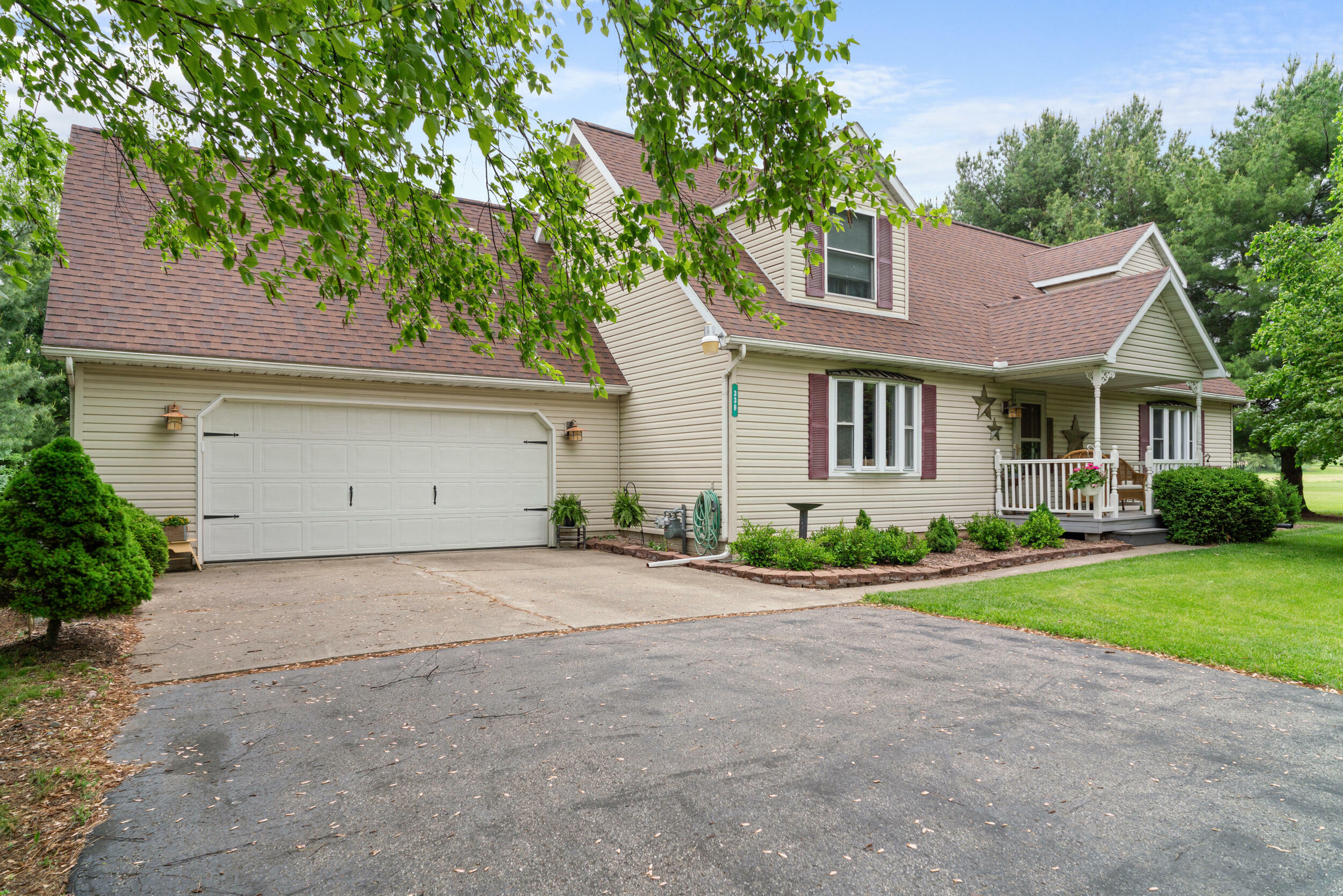 Property Photo: 336 Jonesville Road MI 49250