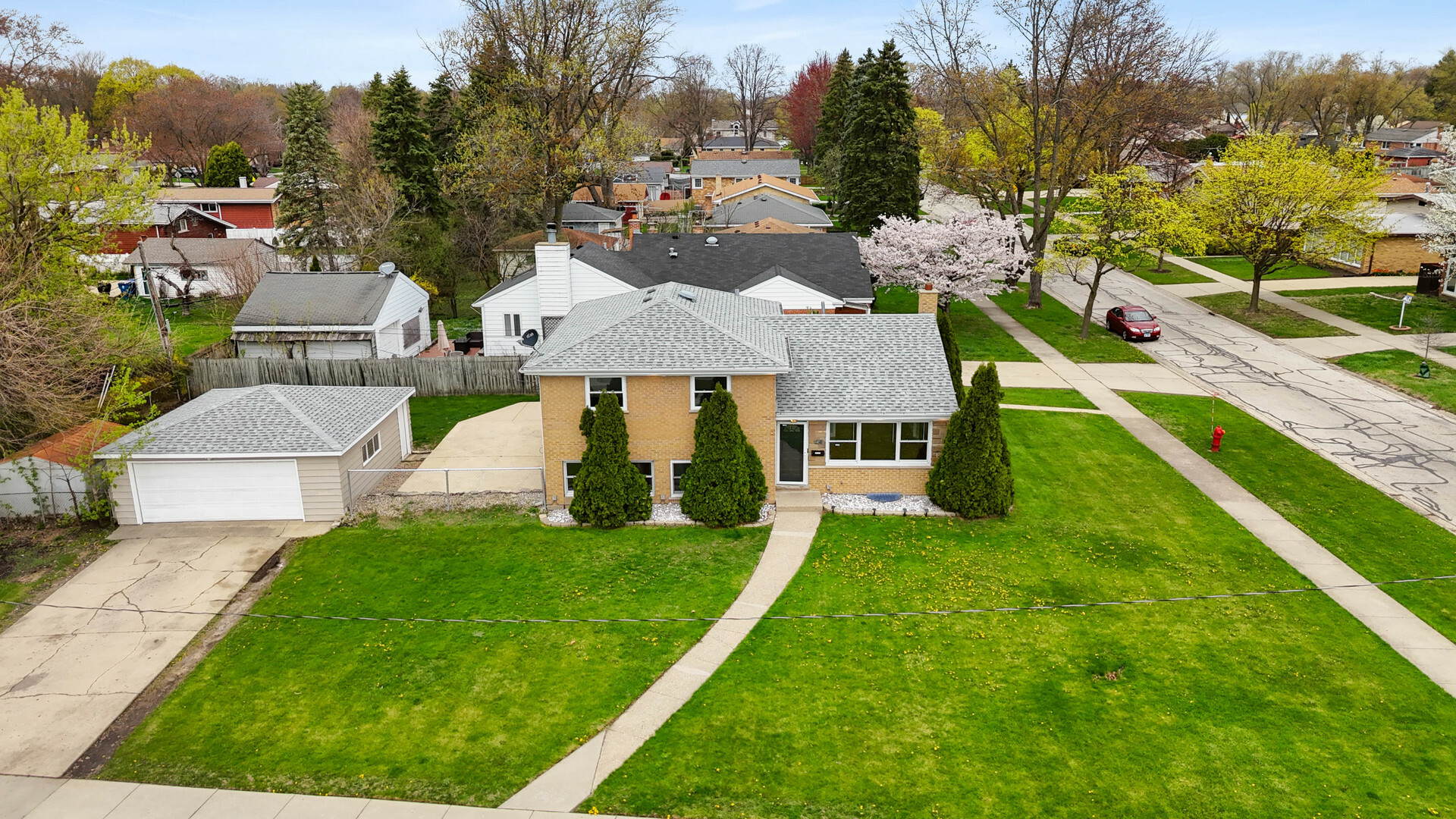 Property Photo: 44 Cranbrook Drive IL 60016