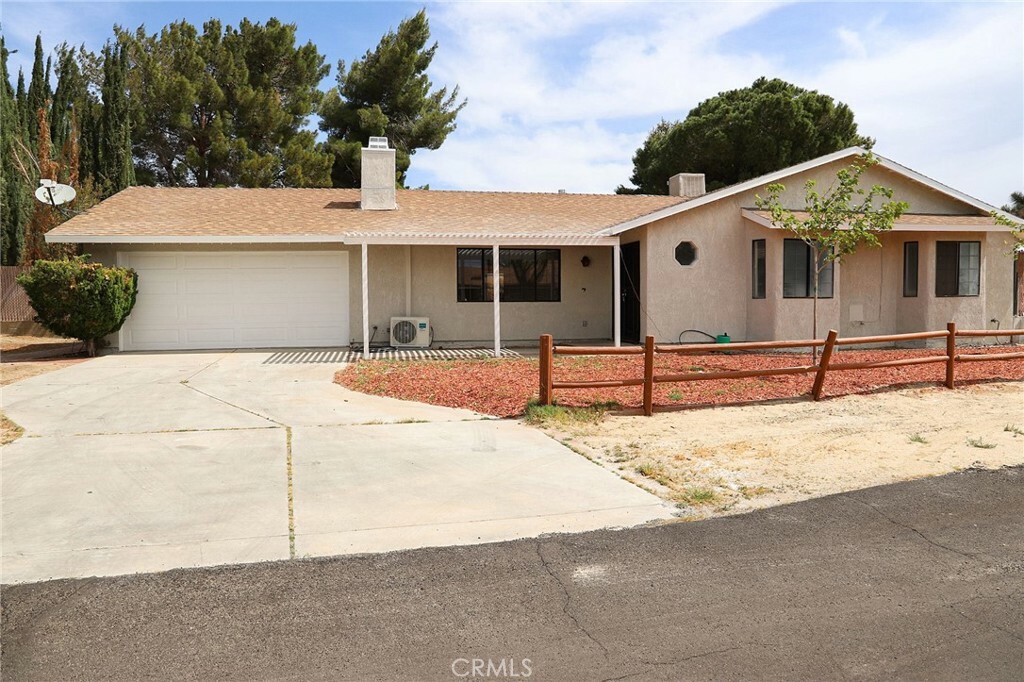 Property Photo:  16109 Chuka Avenue  CA 93591 
