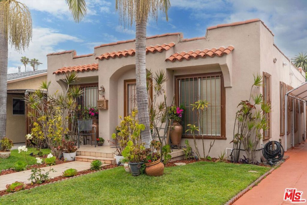 Property Photo:  2312 S Orange Drive  CA 90016 