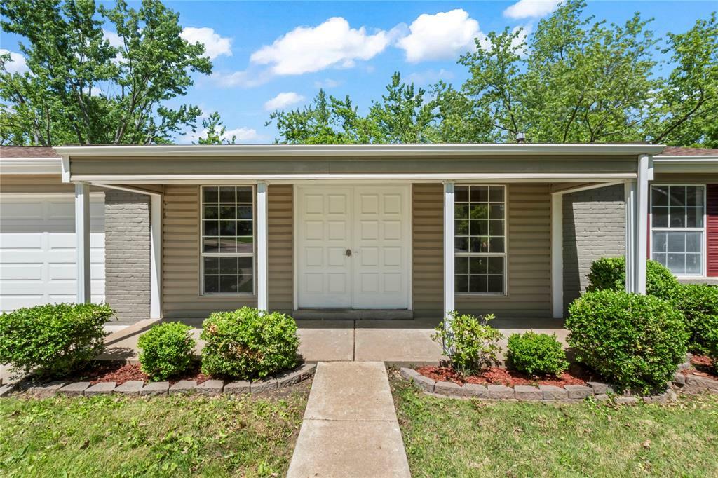 Property Photo: 6995 Candlewick Way MO 63033