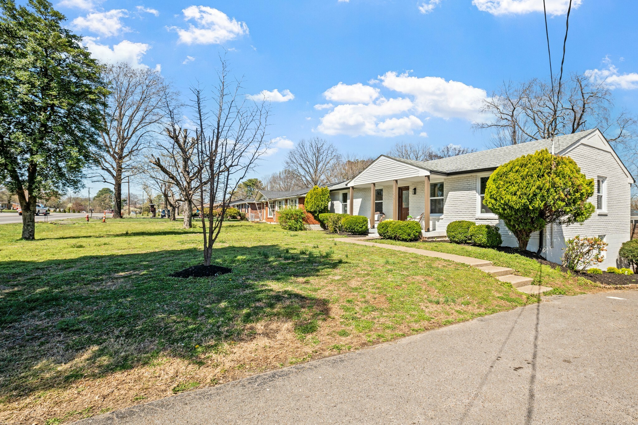 604 Harding Pl  Nashville TN 37211 photo