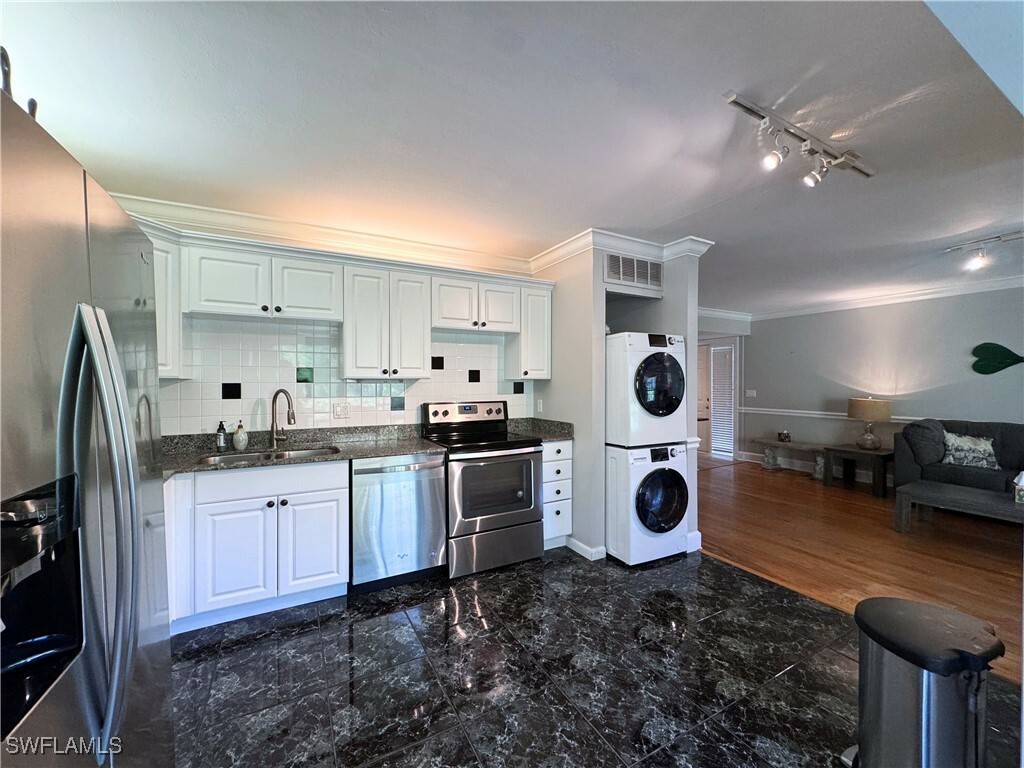 Property Photo: 112 Bob O Link Way 12B FL 34105