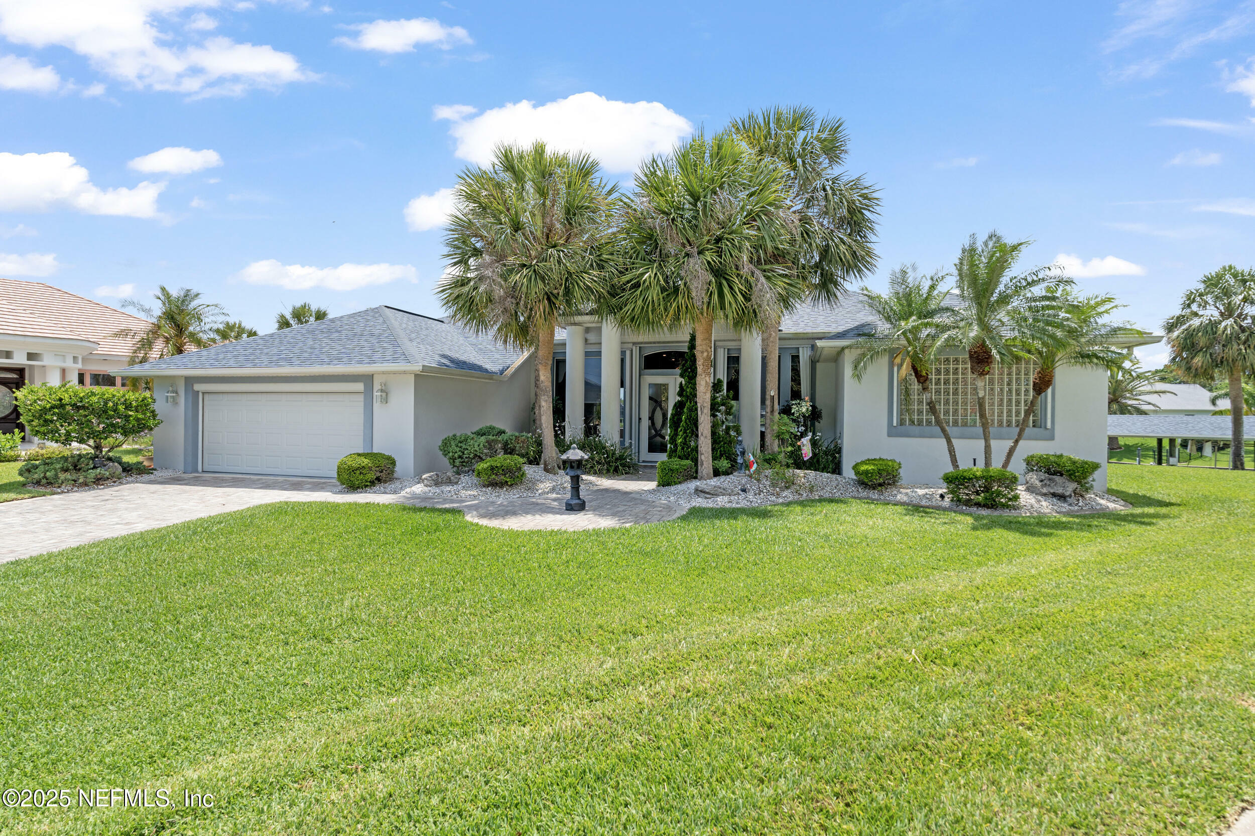 Property Photo: 12 Collingville Court FL 32137