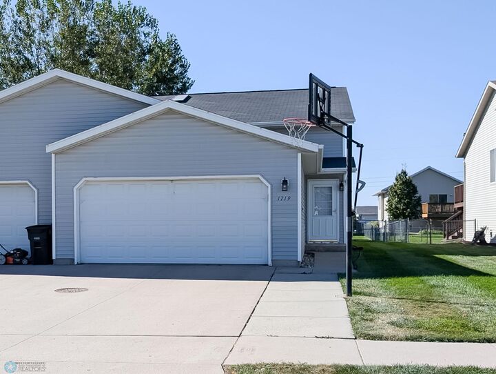 1719 50 Street S  Fargo ND 58103 photo