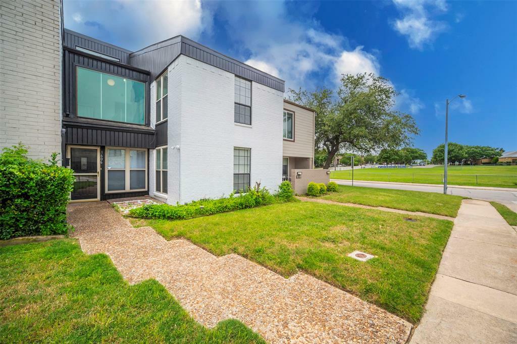 Property Photo: 1606 Choteau Circle TX 76051