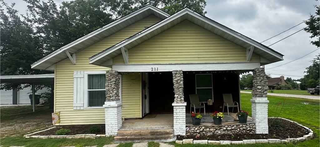 Property Photo: 211 S Wickham Street TX 76225