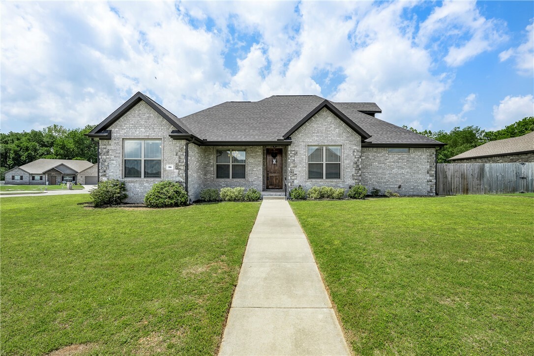Property Photo: 506 Hindman Drive AR 72753