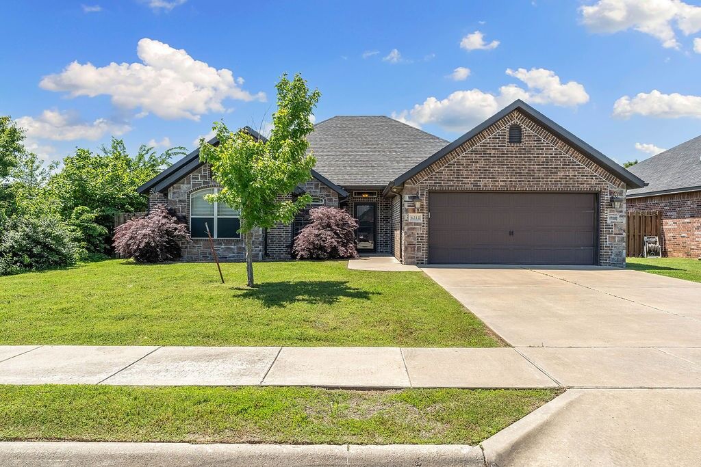 Property Photo:  6212 S 39th Street  AR 72758