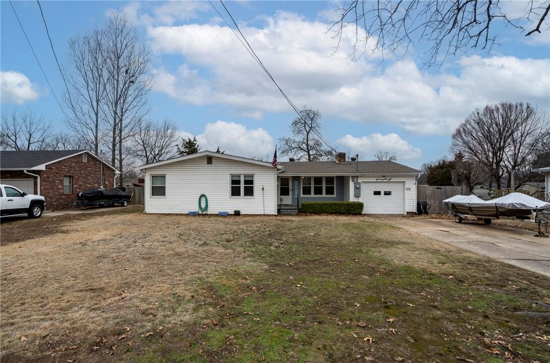 Property Photo:  928 S Maple Street  AR 72761 
