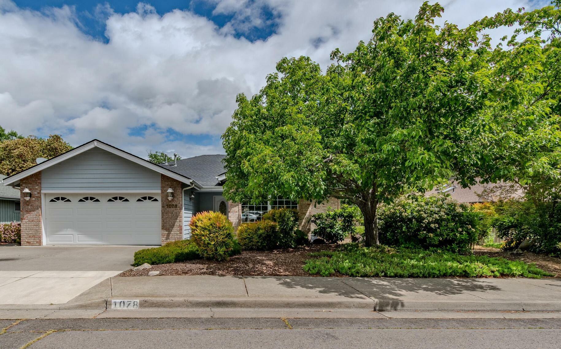 Property Photo: 1078 Oak Knoll Drive OR 97520