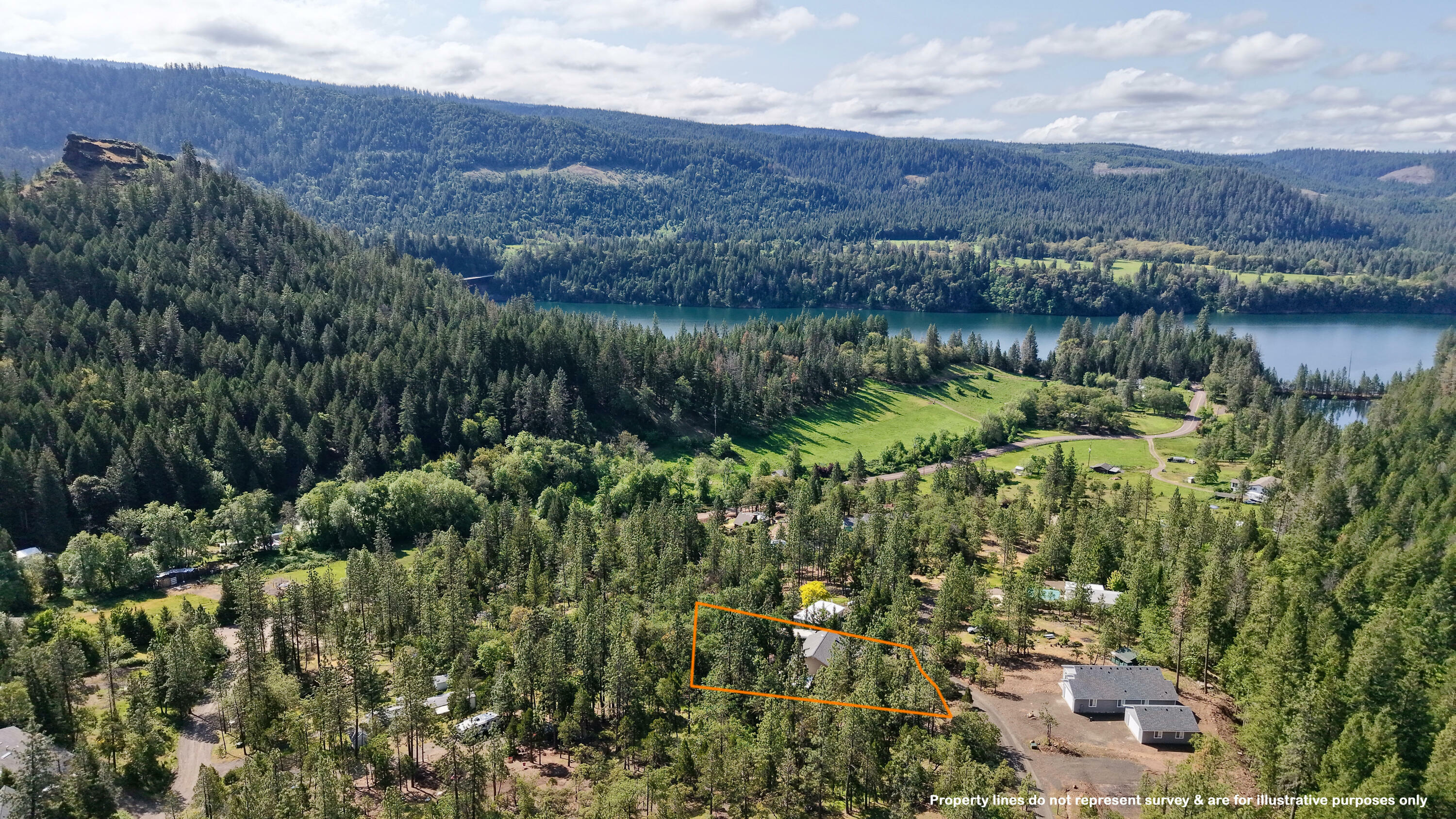 Property Photo: 135 Manzanita Drive OR 97536