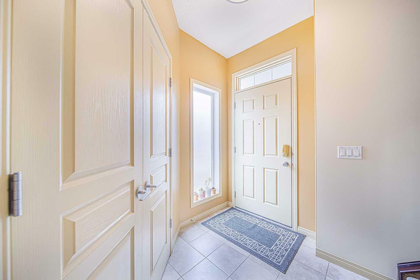 Property Photo: 1609 Sherwood Boulevard NW AB T3R 0L5
