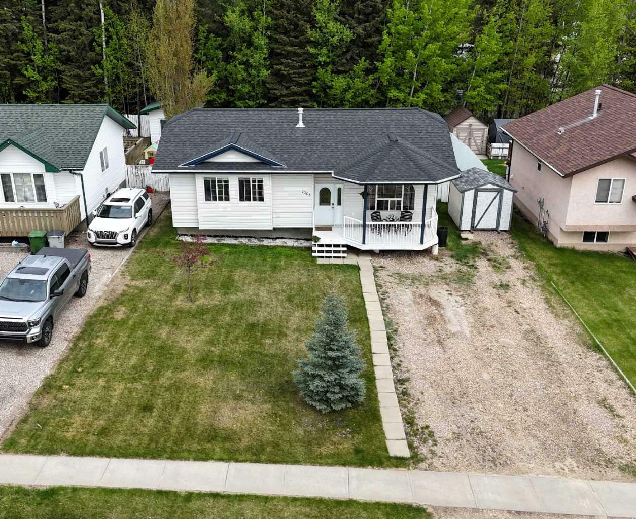 Property Photo: 1005 61 Street AB T7E 1Y1