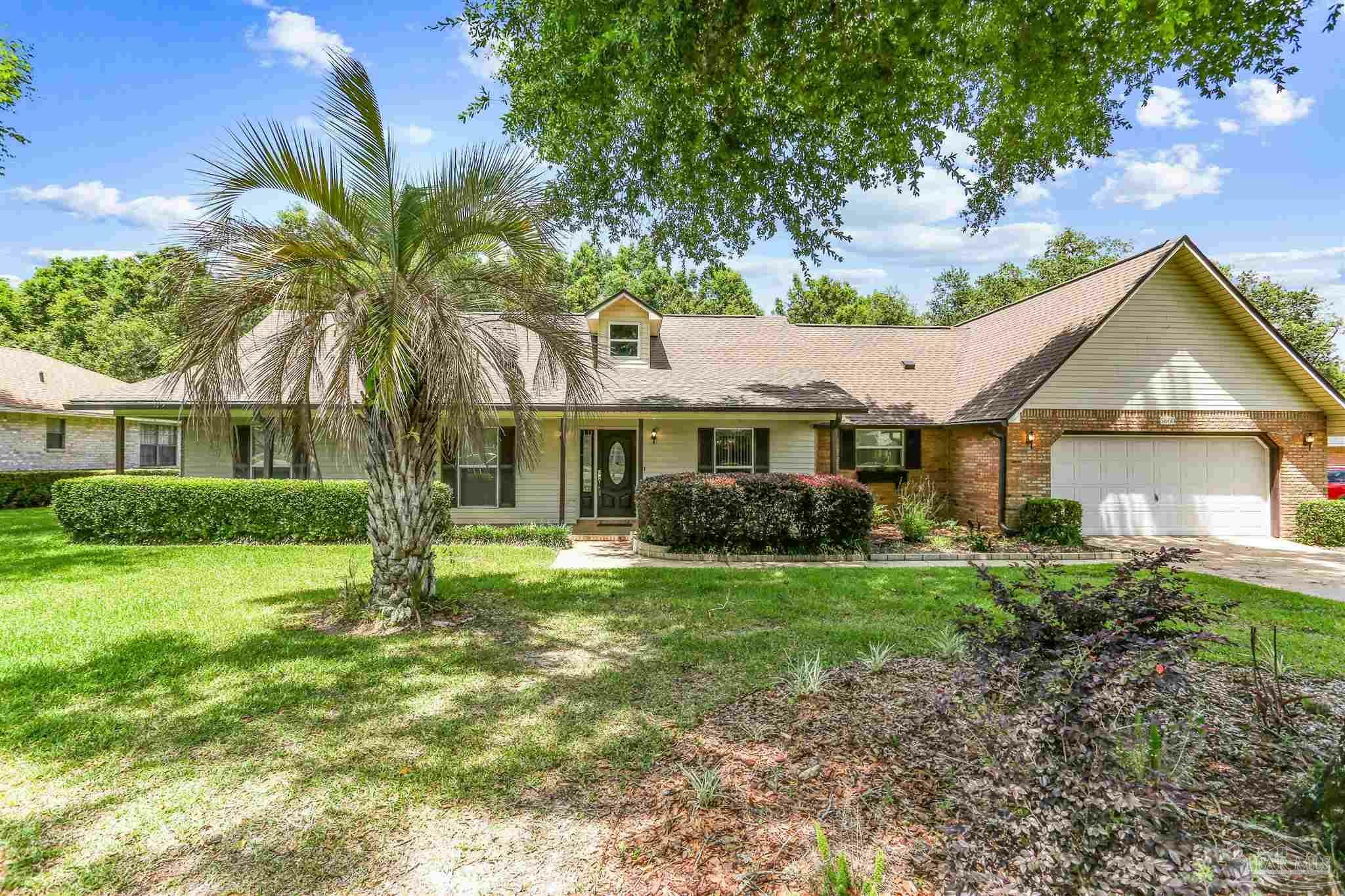Property Photo: 5660 Nicklaus Ln FL 32570