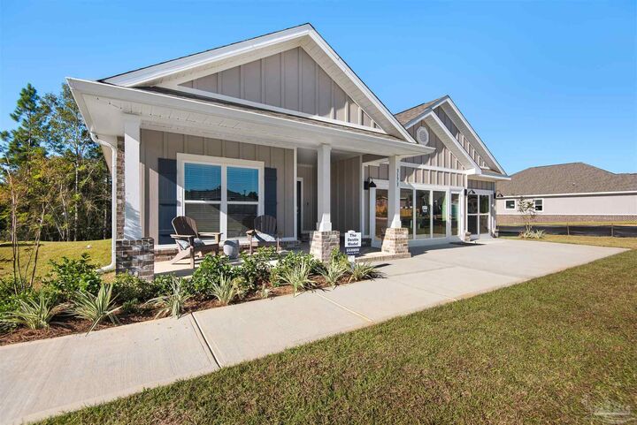 Property Photo: 3068 Silver Maple Dr FL 32533