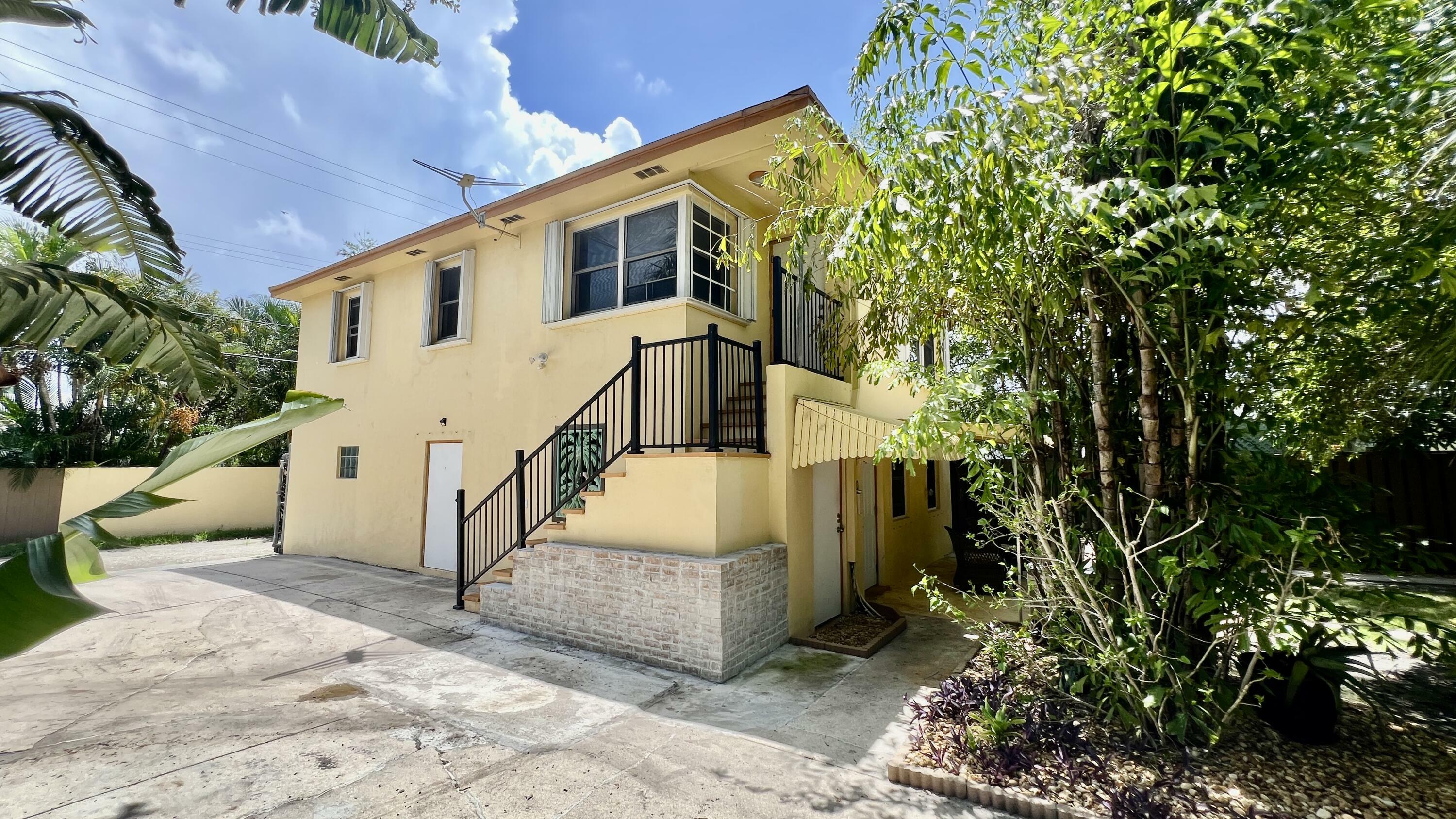 Property Photo: 1120 S Federal Highway FL 33460