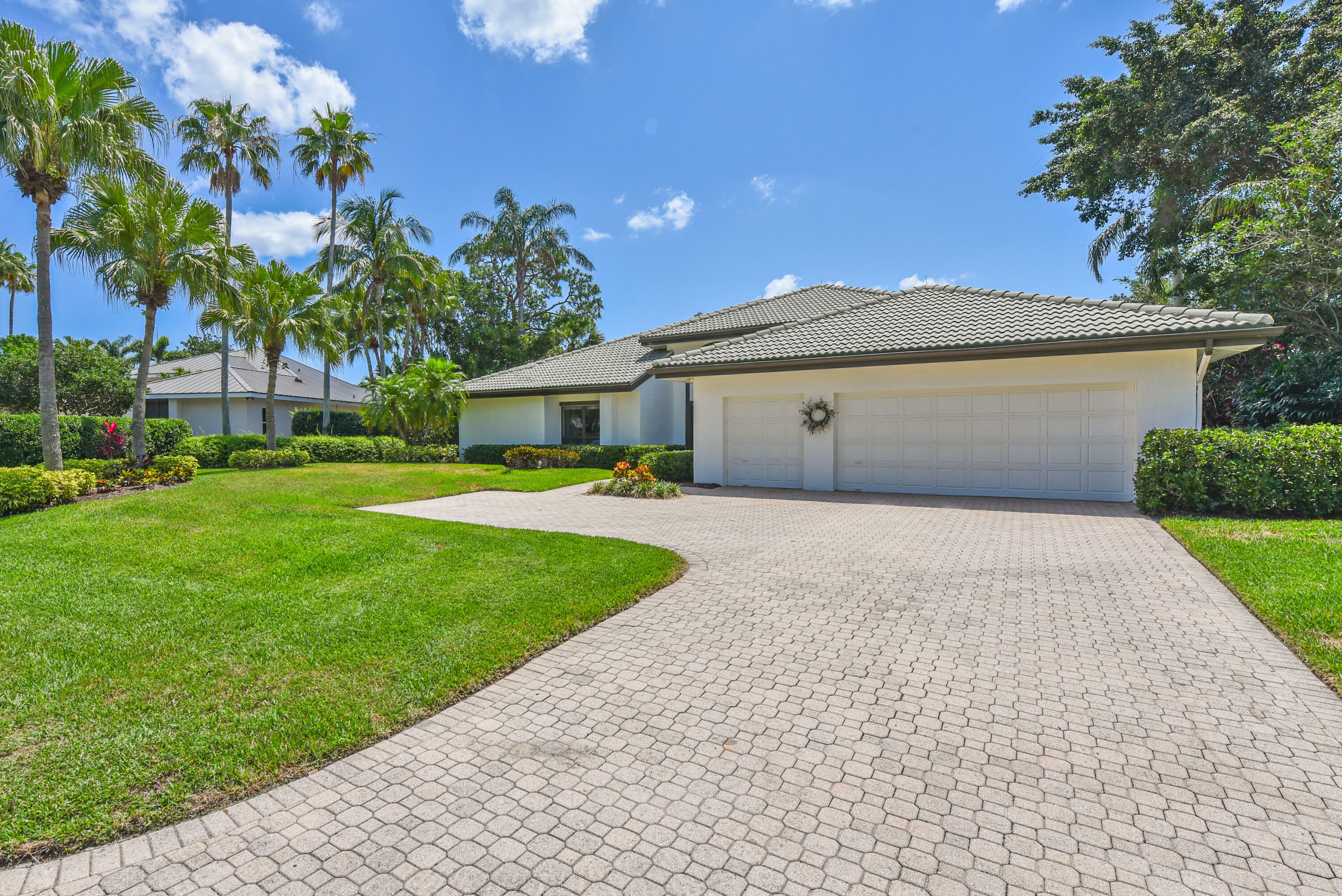 Property Photo: 4054 SW Gleneagle Circle FL 34990