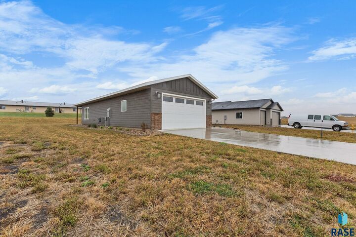 Property Photo: 1102 S 6th Ave IA 51246