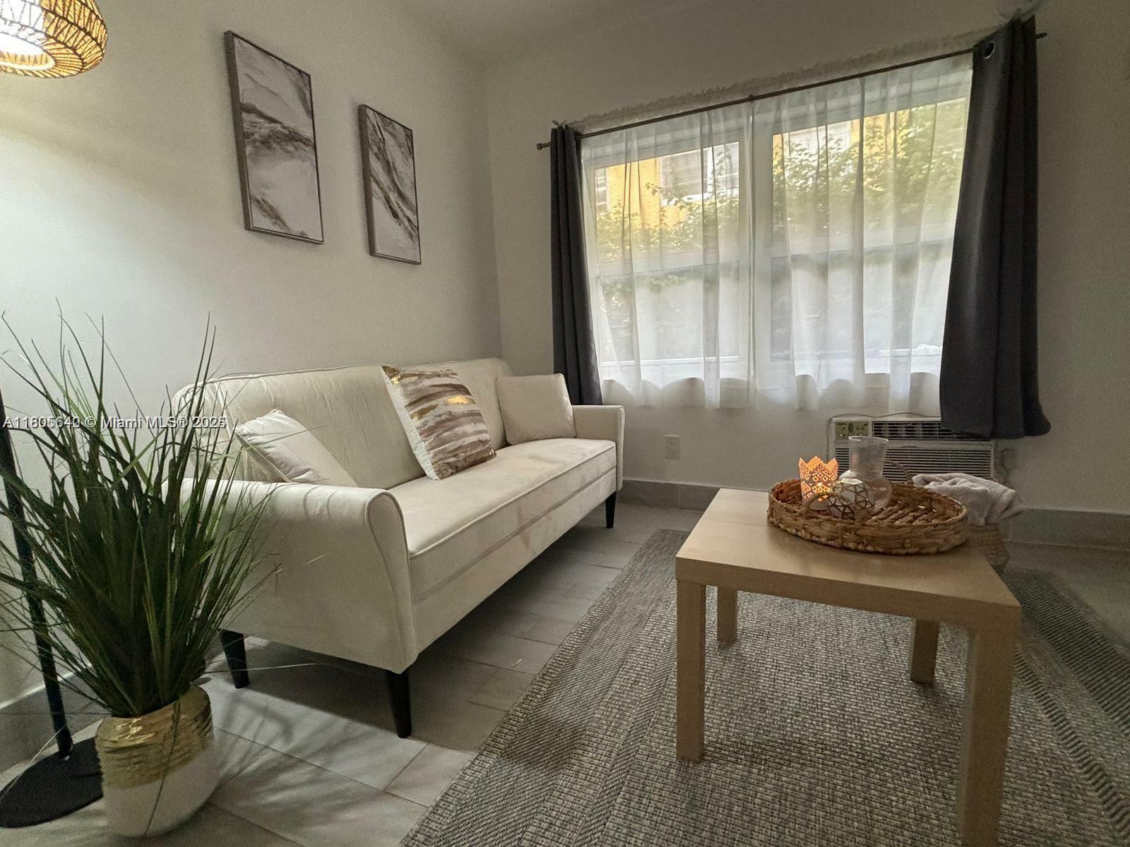Property Photo: 542 Euclid Ave 3 FL 33139