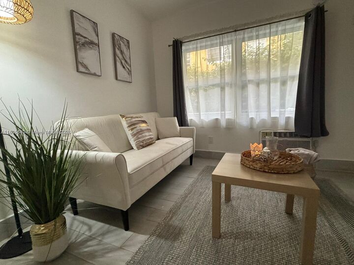 Property Photo:  542 Euclid Ave 3  FL 33139 