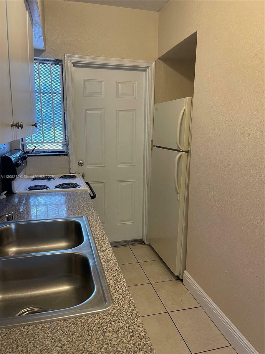 Property Photo: 555 SW 7th St 6 FL 33130