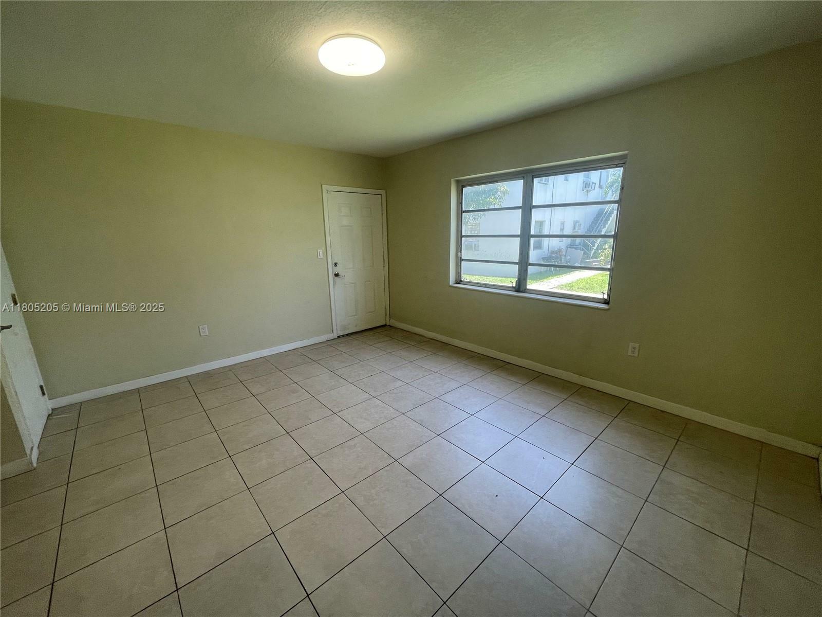 Property Photo: 545 SW 7th St 1 FL 33130