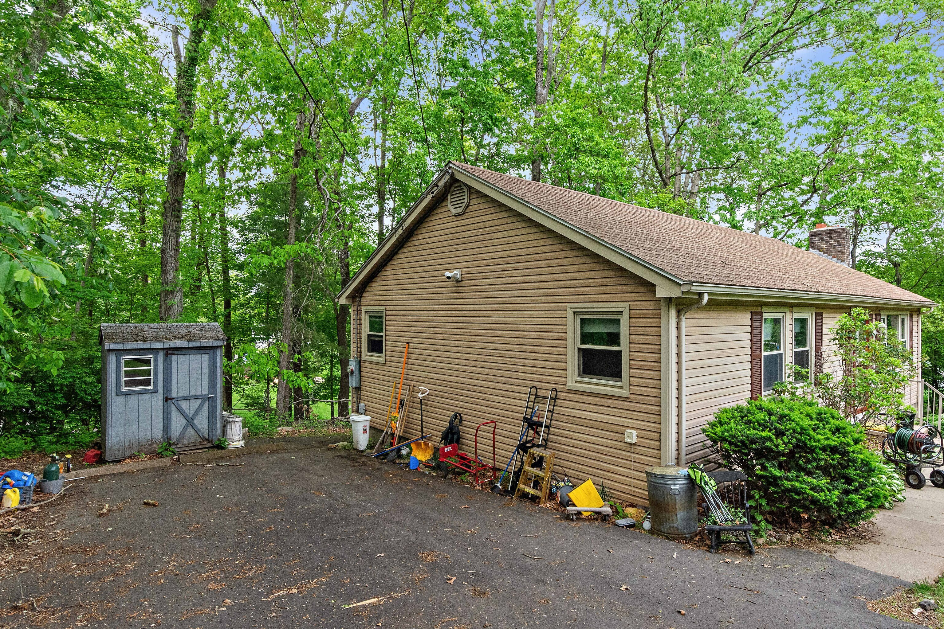 Property Photo: 8 Sycamore Road CT 06357