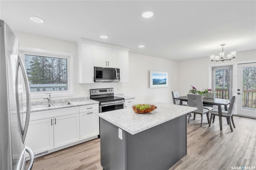 Property Photo: 126 2nd Street W SK S0M 2K0