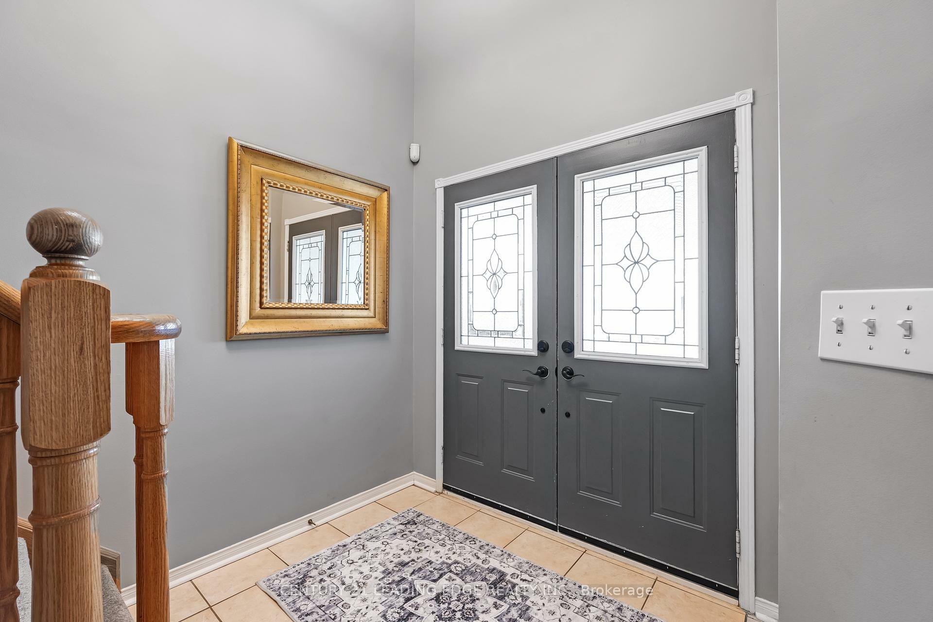 Photo de la propriété: 53 Kinross Avenue ON L1M 2C4