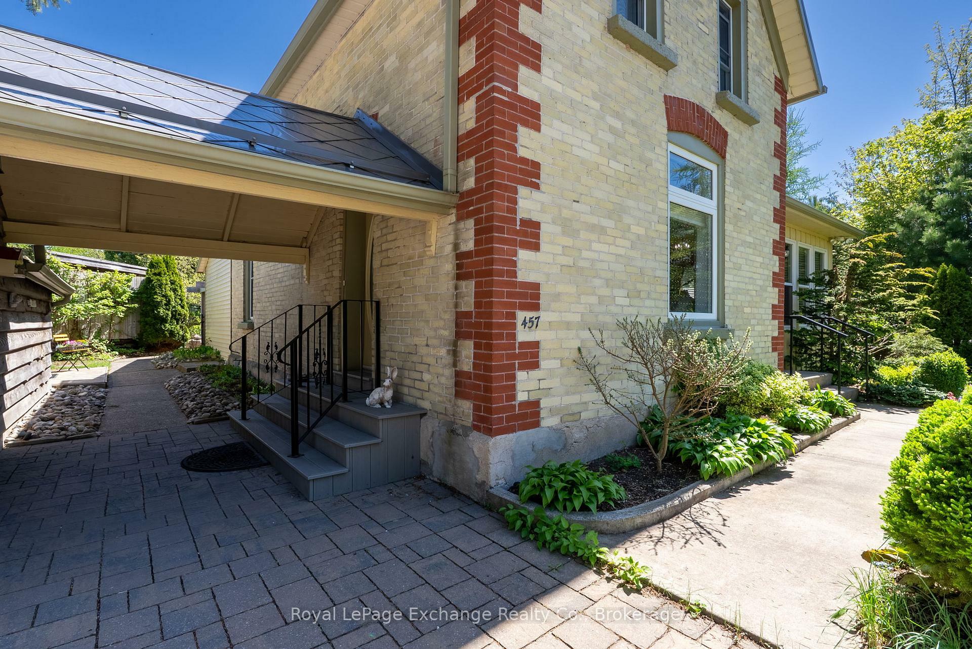 Property Photo: 457 Penetangore Row S ON N2Z 2J7