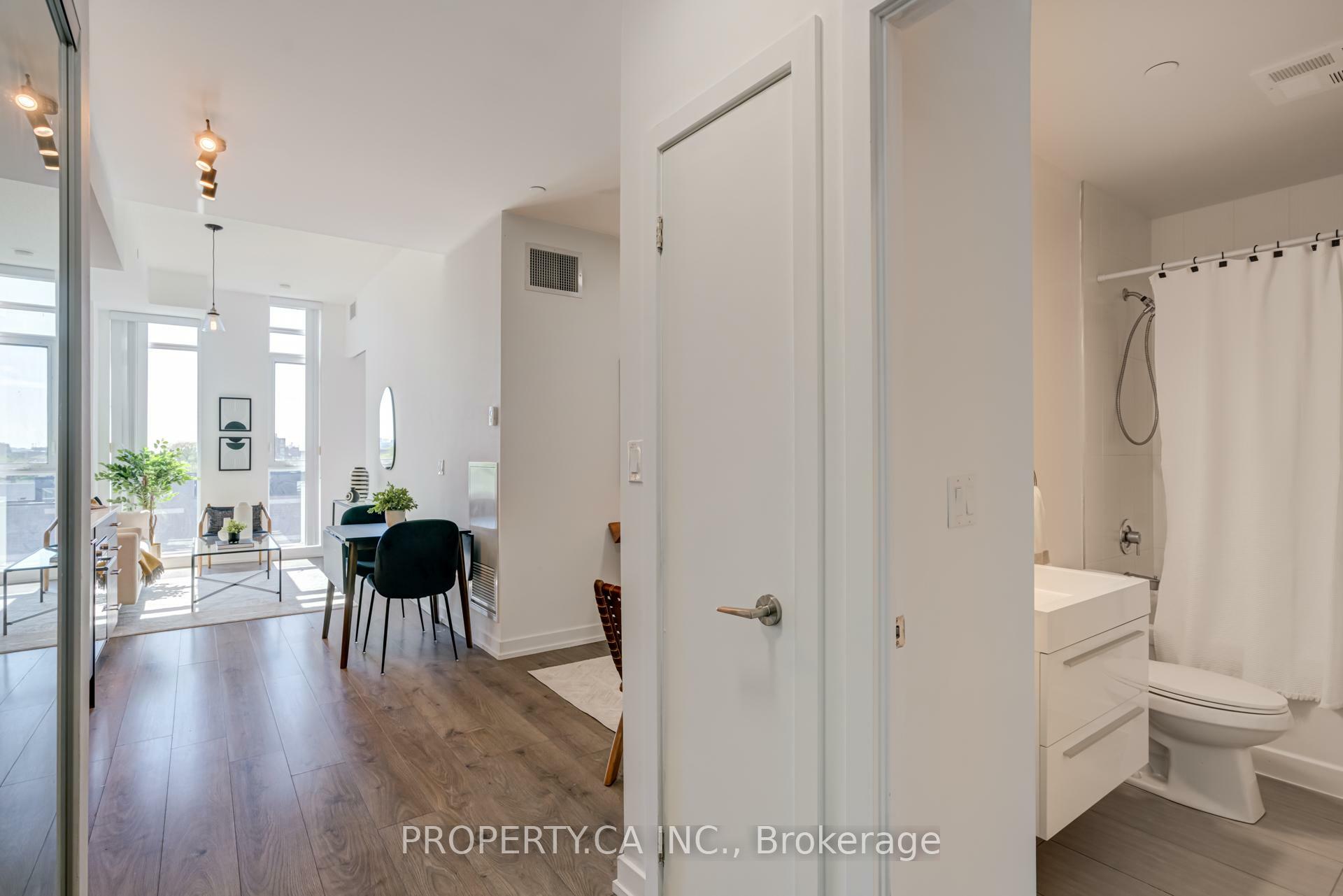 Property Photo: 297 College Street 715 ON M5T 0C2