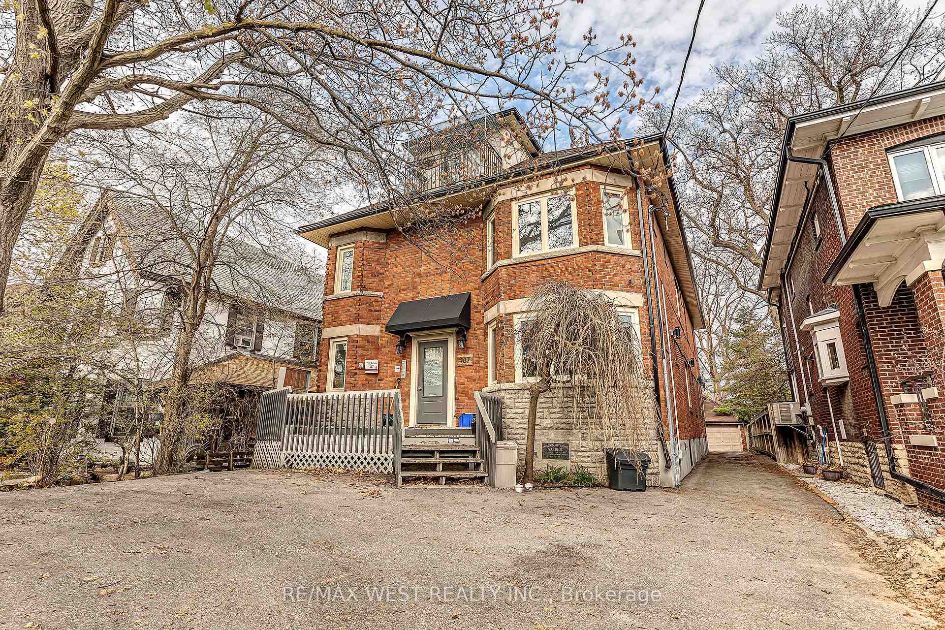 Photo de la propriété: 187 High Park Avenue 2 ON M6P 2S3
