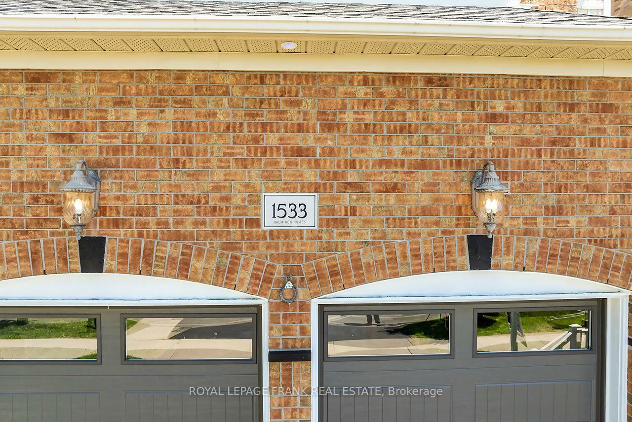 Property Photo: 1533 Clearbrook Drive ON L1K 2P6