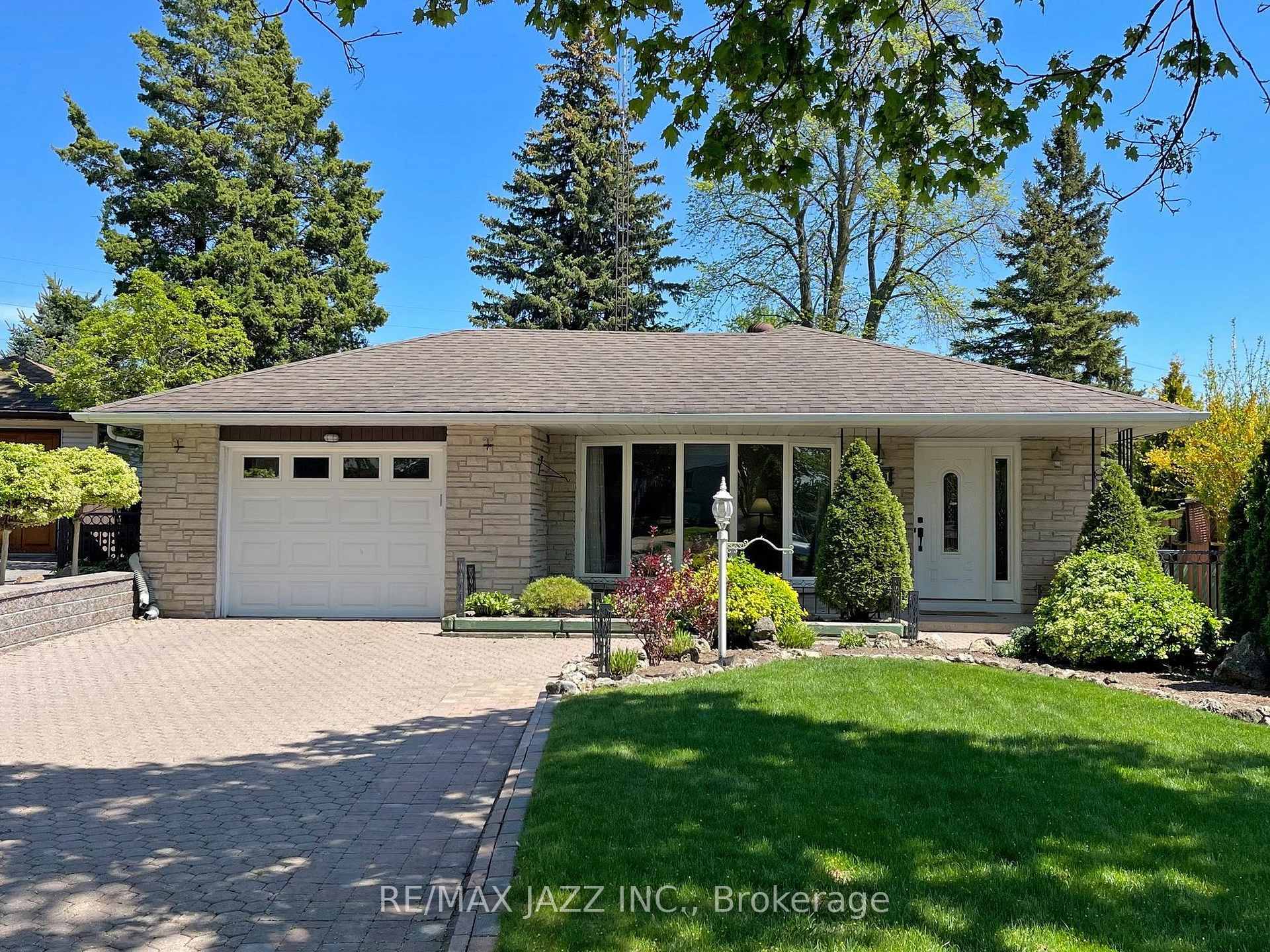 341 Elizabeth Street  Oshawa ON L1J 5S7 photo