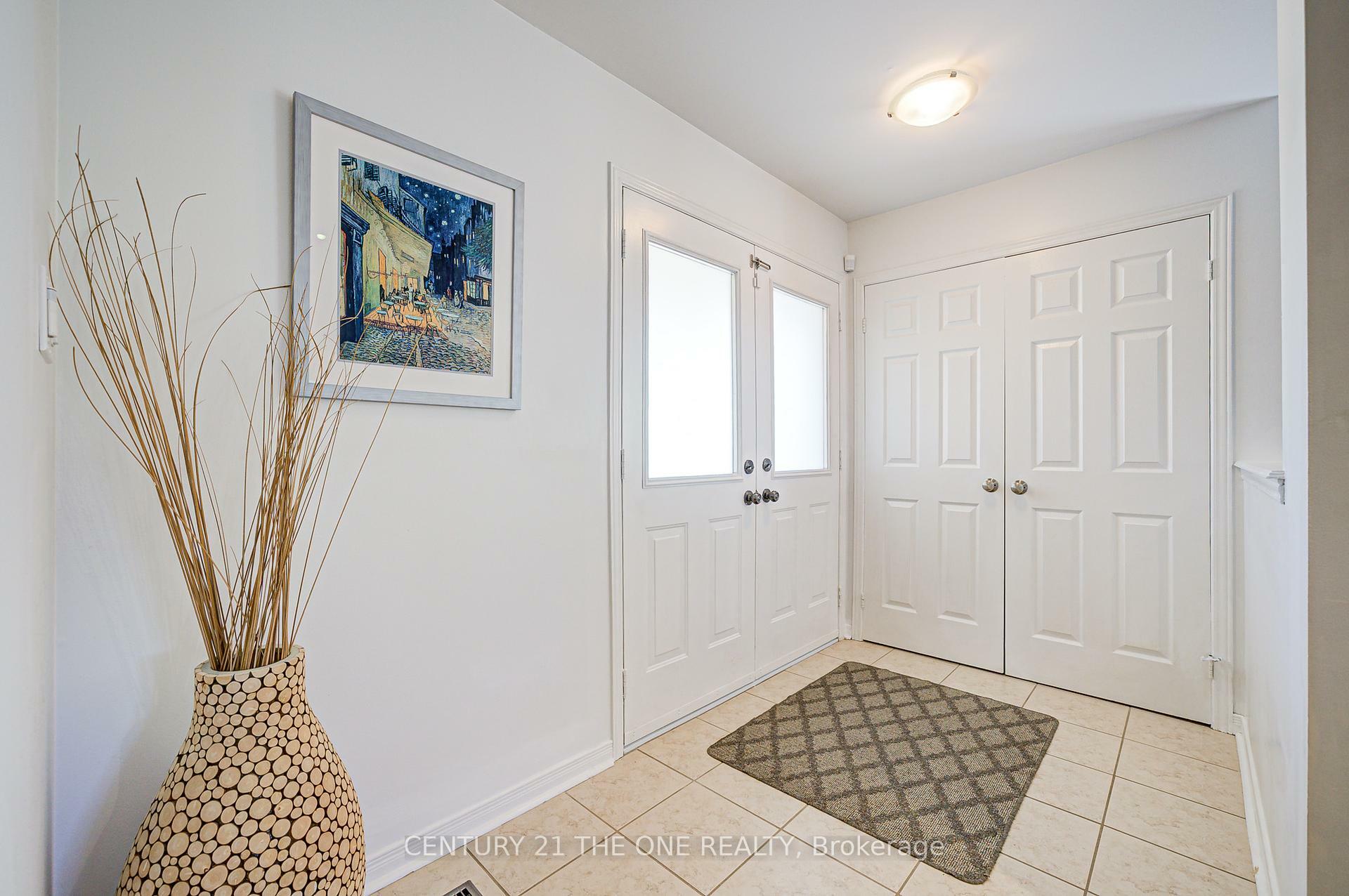 Photo de la propriété: 30 Neopolitan Court ON L4E 4P8