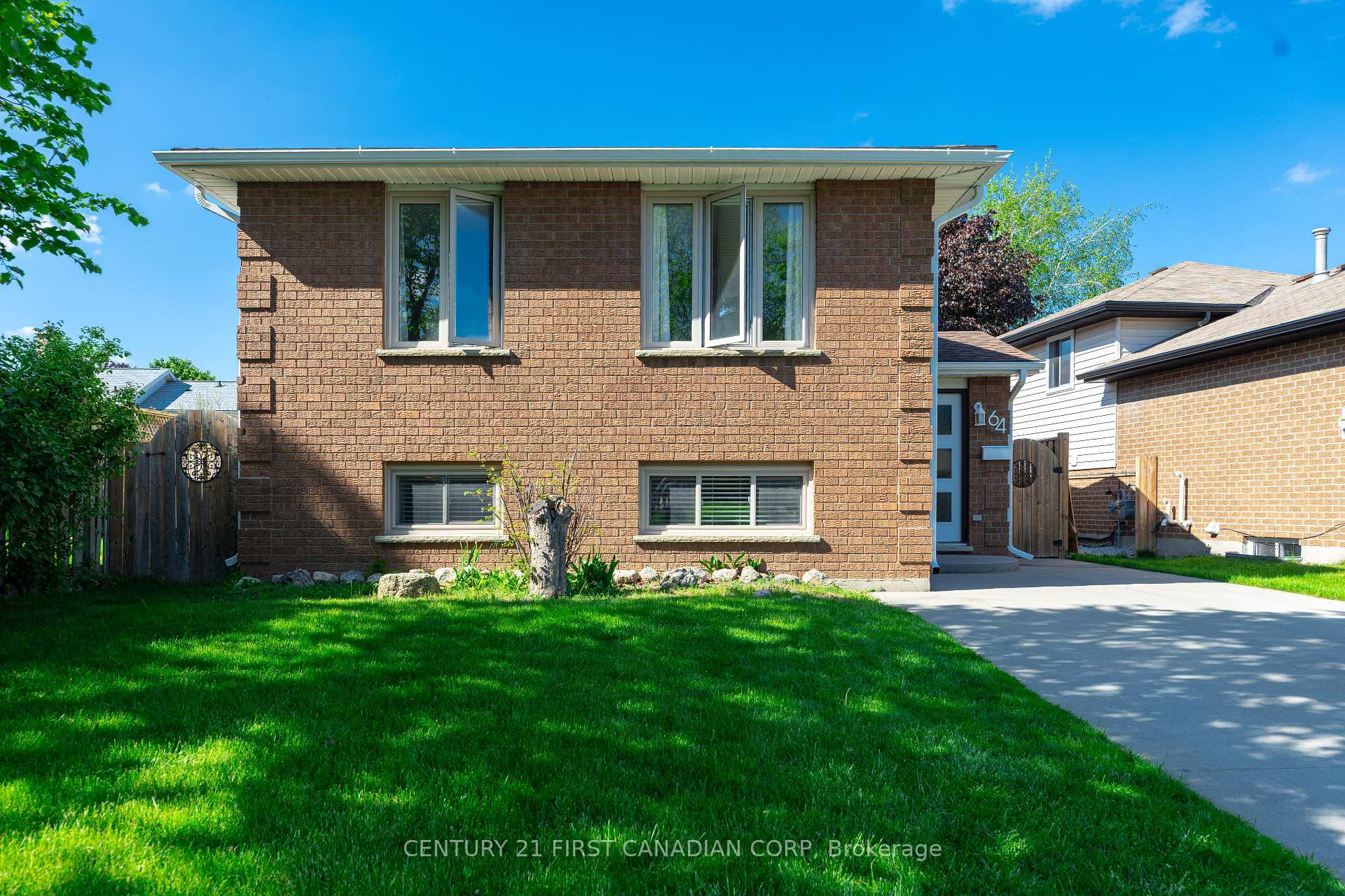 Photo de la propriété: 64 Portsmouth Road ON N5V 4E2