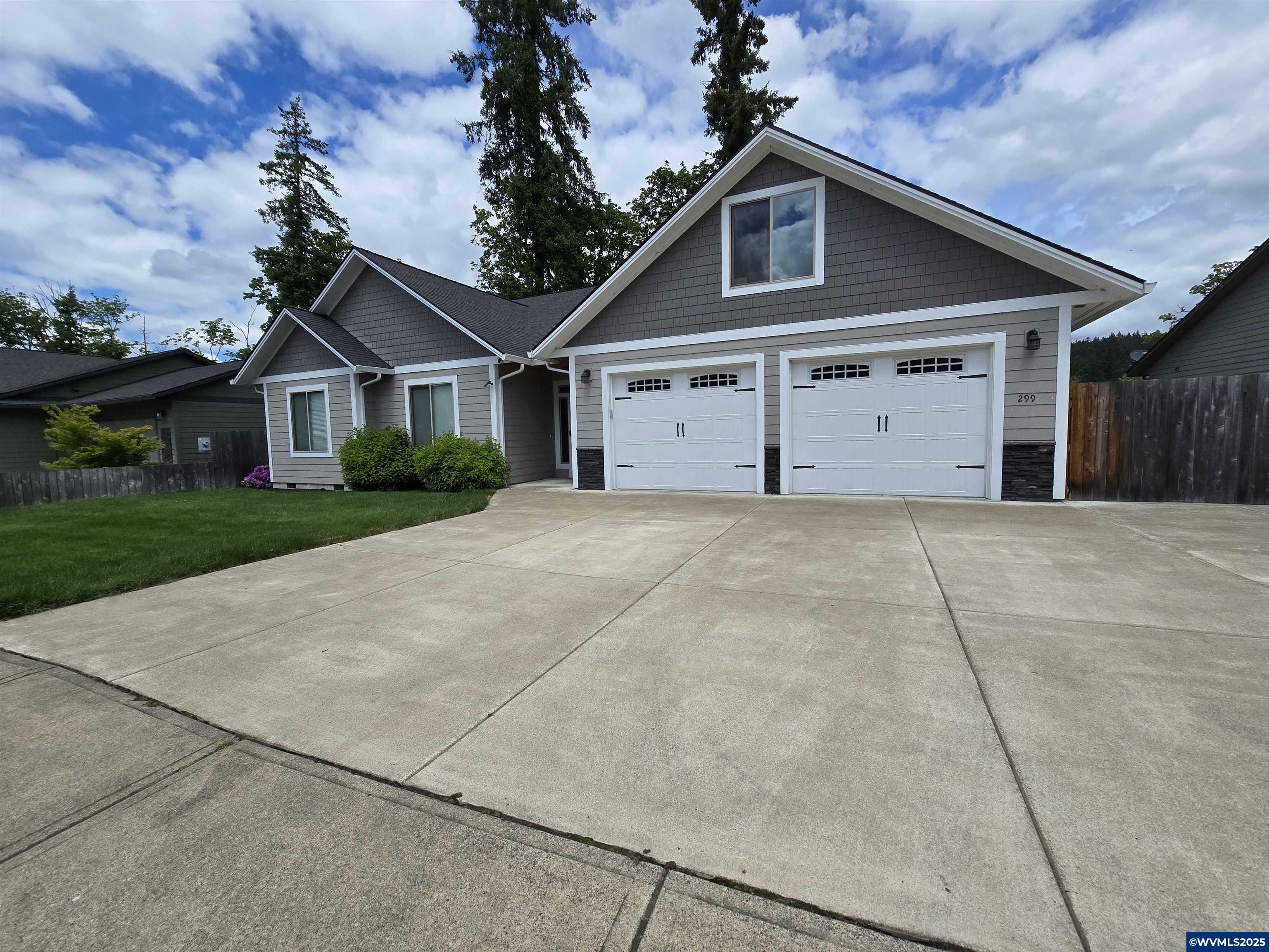 Property Photo: 299 Fairview St OR 97360