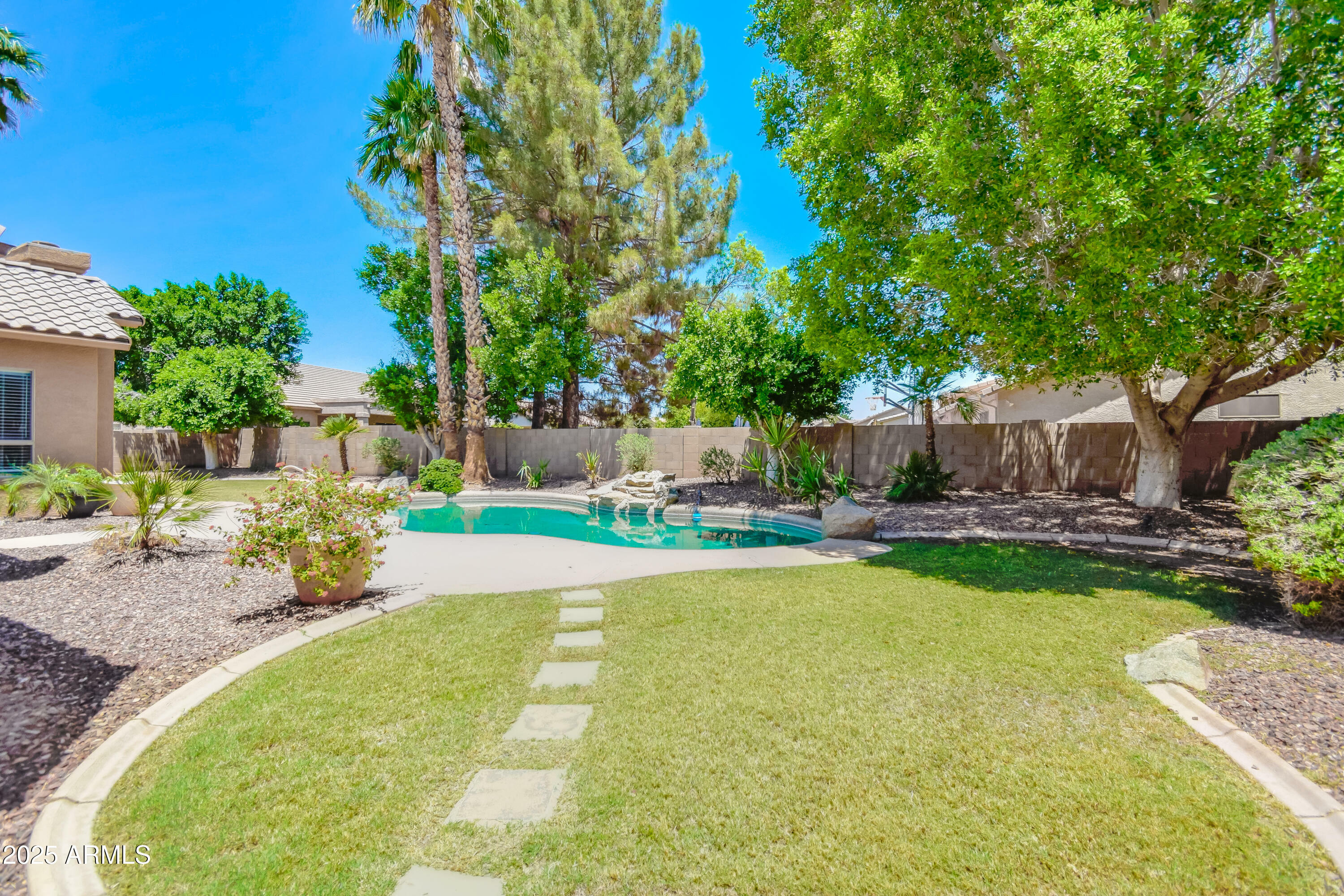 Property Photo: 1470 W Bartlett Way AZ 85248