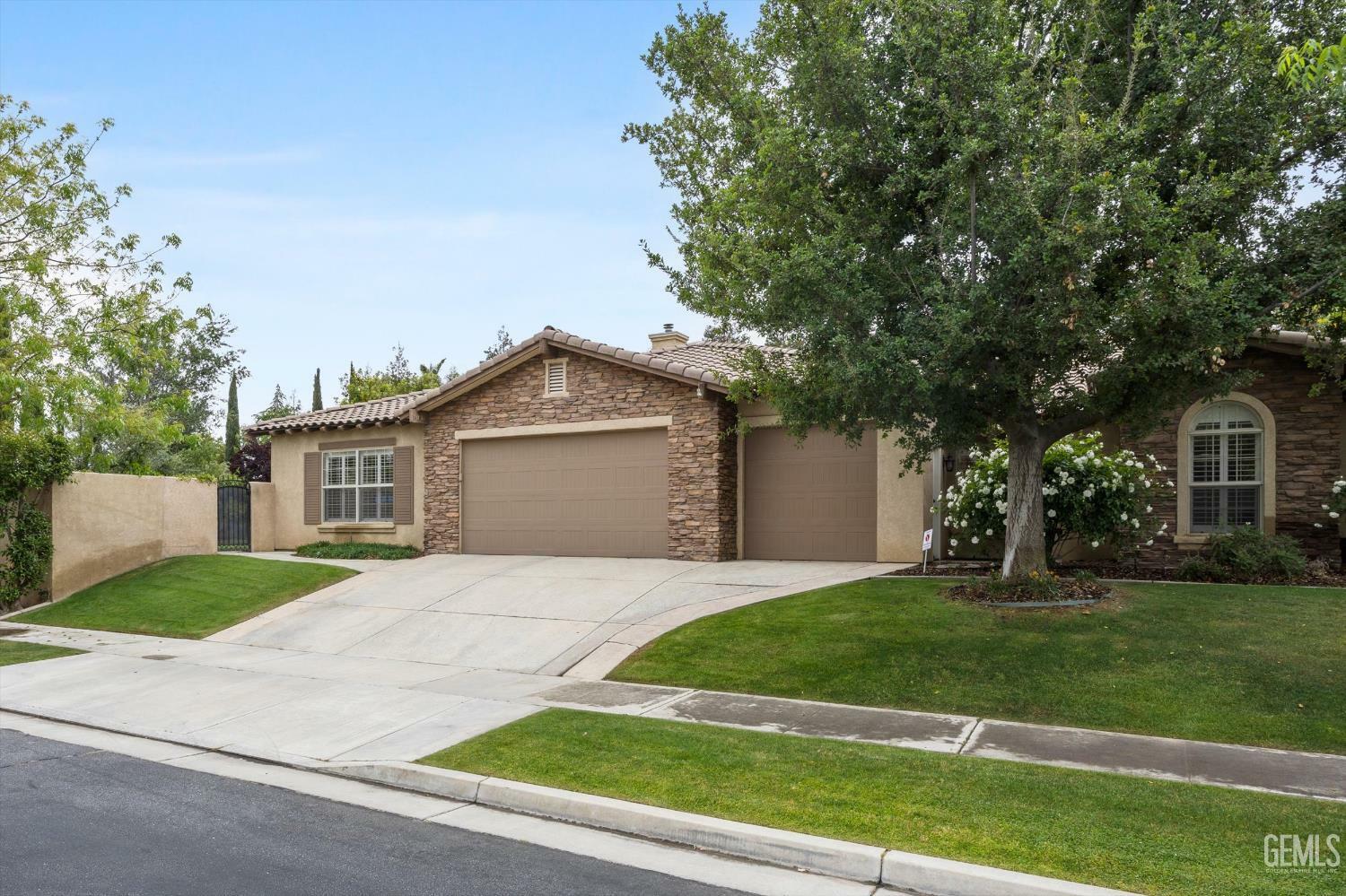Property Photo:  11416 Queensbury Drive  CA 93312 