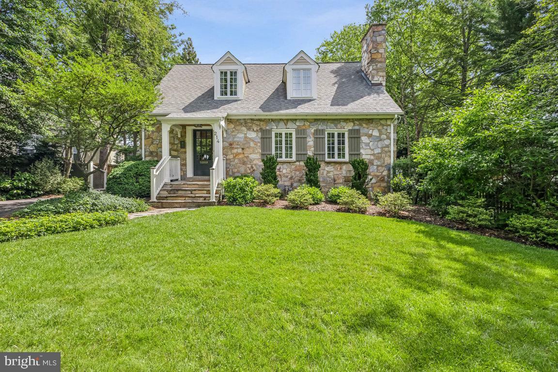 Property Photo: 214 Jefferson Street VA 22046