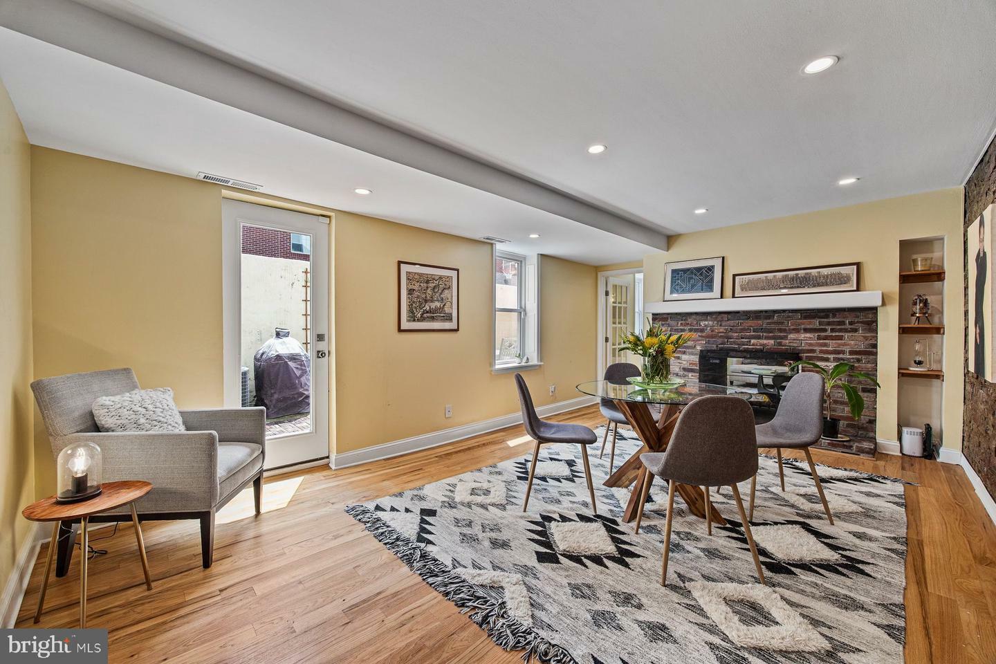 826 S 2nd Street 2  Philadelphia PA 19147 photo