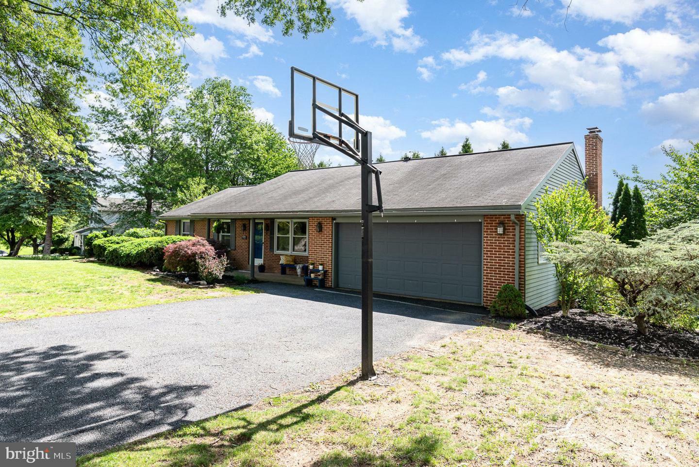 Property Photo: 1025 Crystal Creek Drive PA 17050