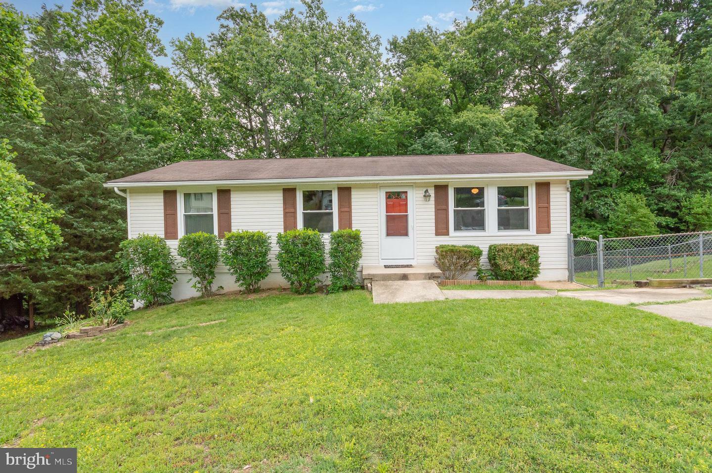 Property Photo: 2407 Oakwood Court MD 20616
