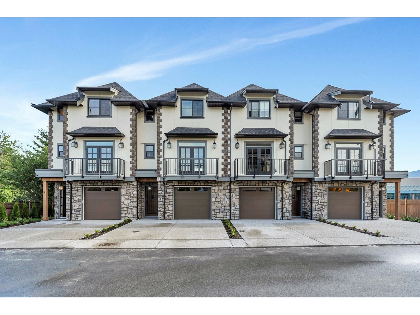 Photo de la propriété: 6590 Fern Street 8 BC V2R 2Z7