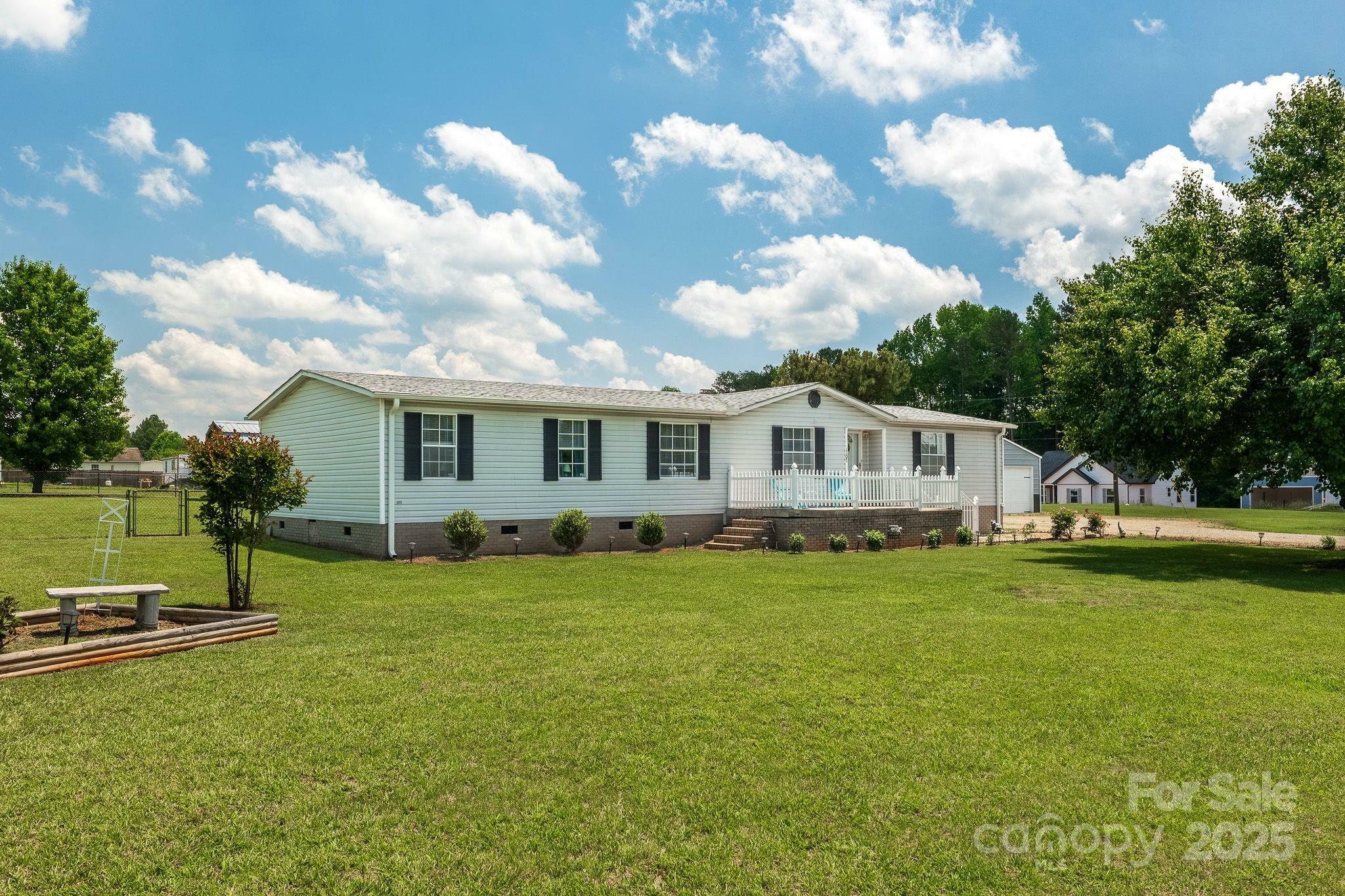Property Photo: 1107 Richard Road NC 28147