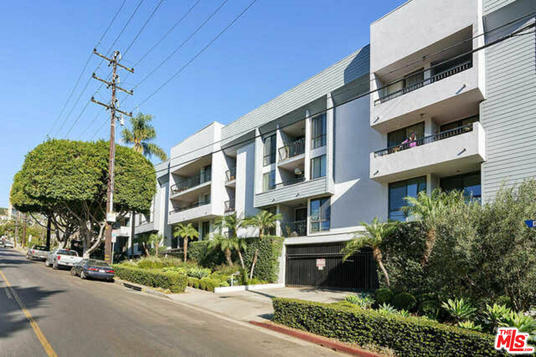 906 N Doheny Dr  West Hollywood CA 90069 photo