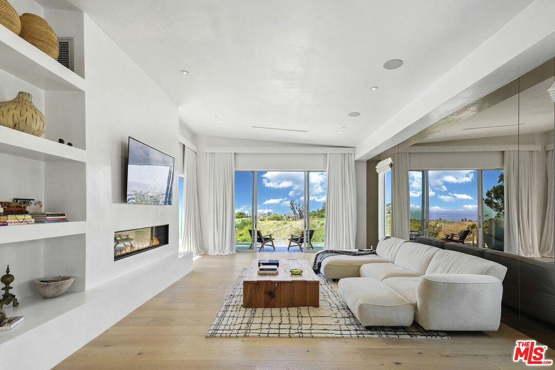 Property Photo: 5911 Busch Dr CA 90265