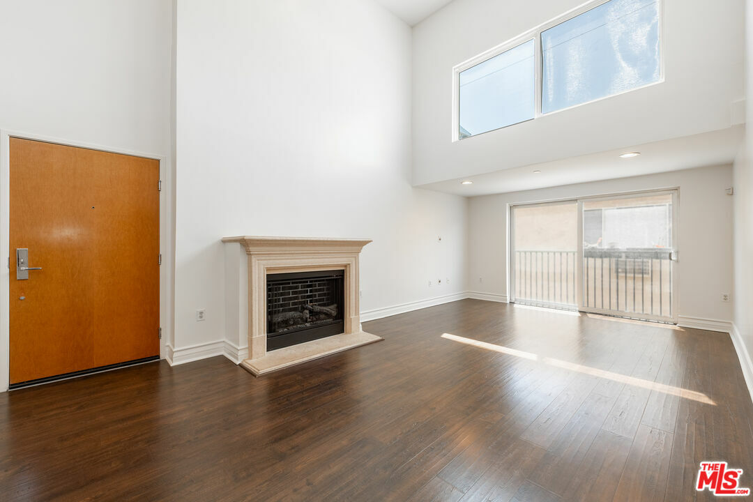 Property Photo: 1353 N Fuller Ave CA 90046