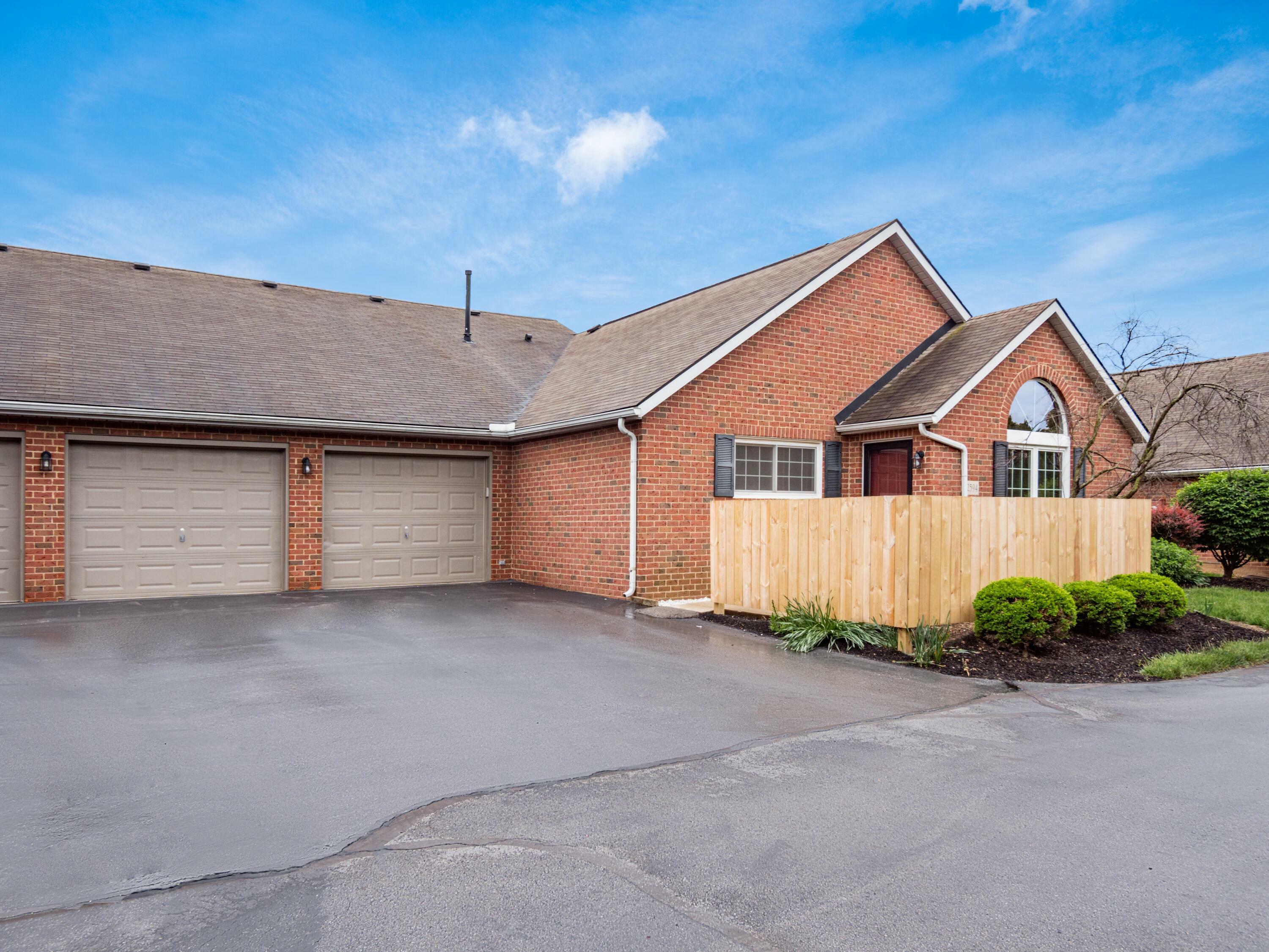 Property Photo: 2594 Roberts Court OH 43026